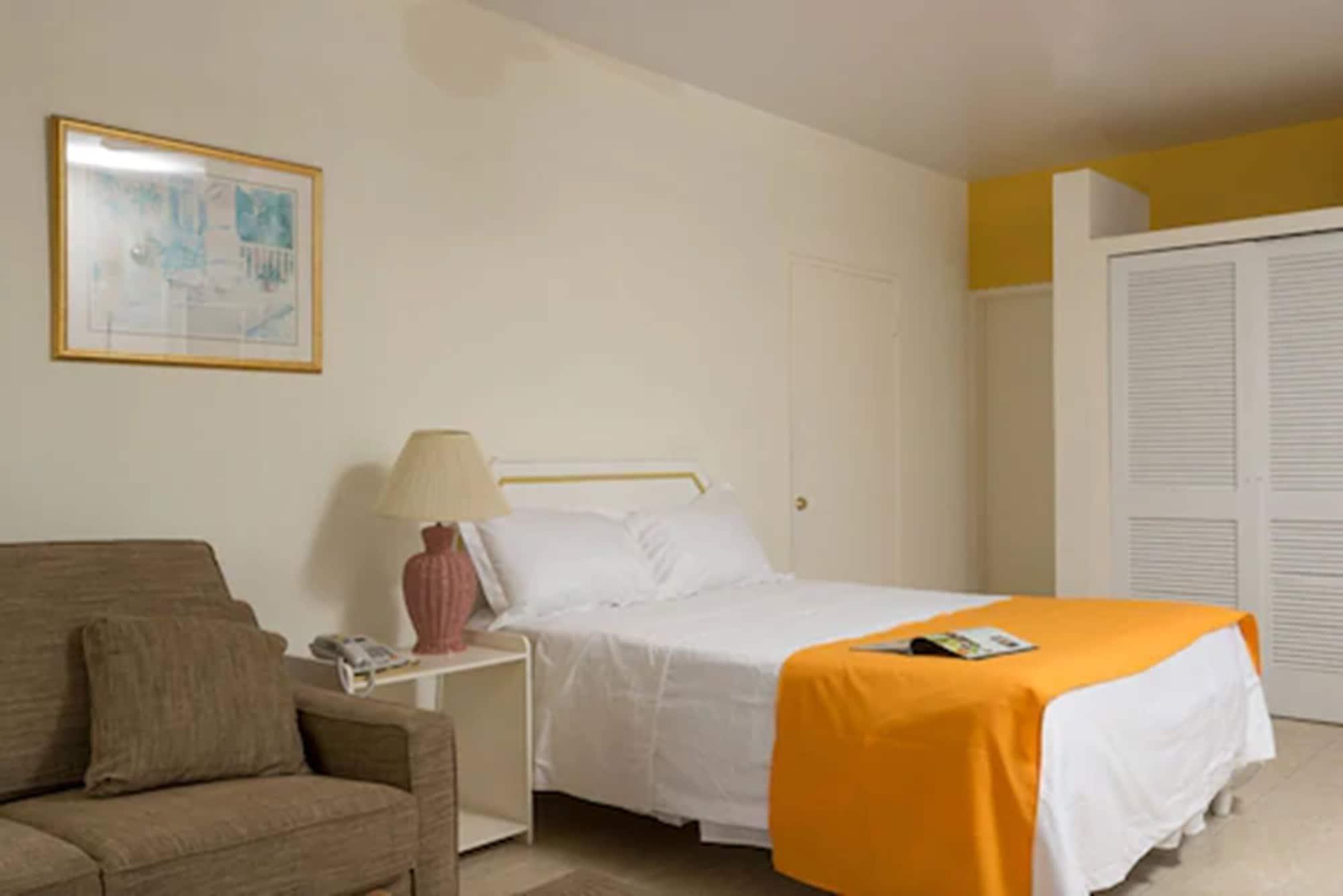 Bird Rock Beach Hotel Бастер Екстер'єр фото