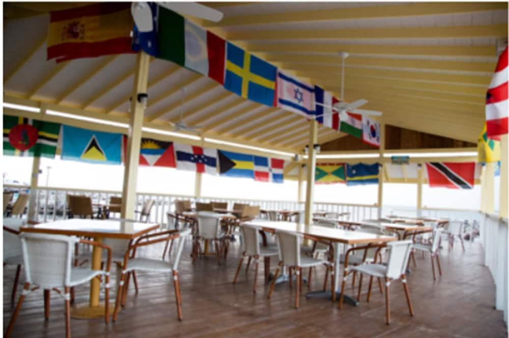 Bird Rock Beach Hotel Бастер Екстер'єр фото
