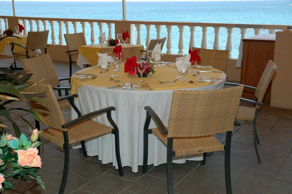 Bird Rock Beach Hotel Бастер Екстер'єр фото