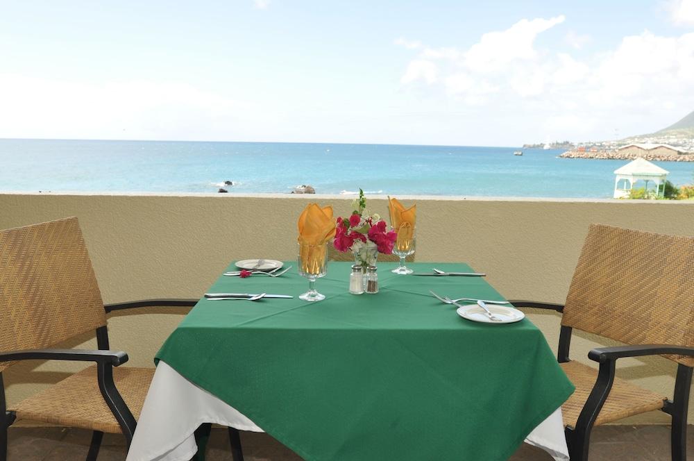 Bird Rock Beach Hotel Бастер Екстер'єр фото