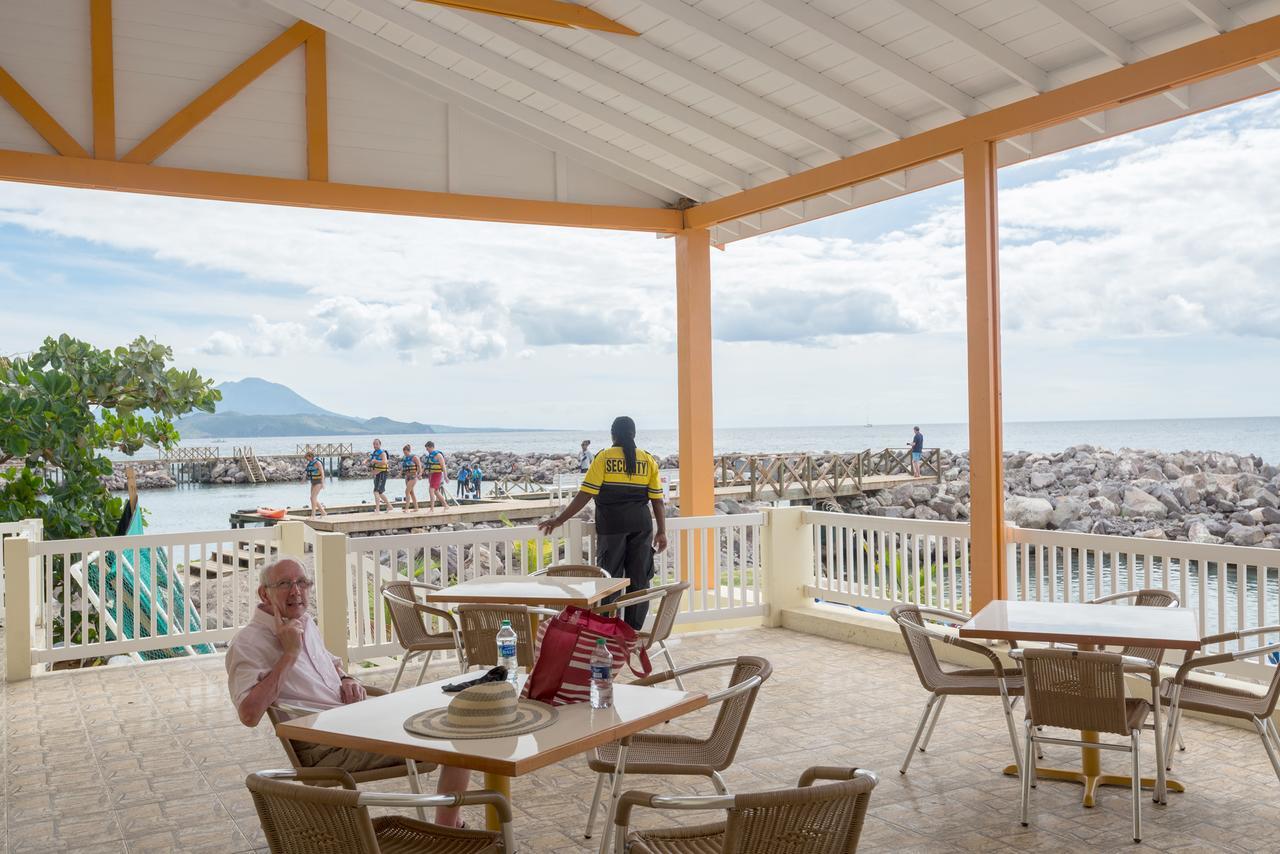Bird Rock Beach Hotel Бастер Екстер'єр фото