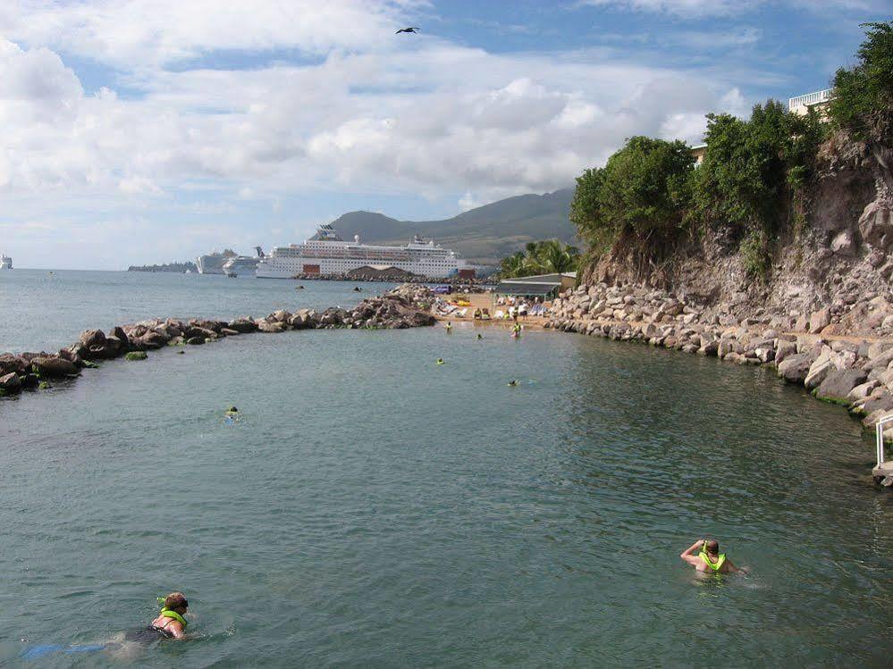 Bird Rock Beach Hotel Бастер Екстер'єр фото